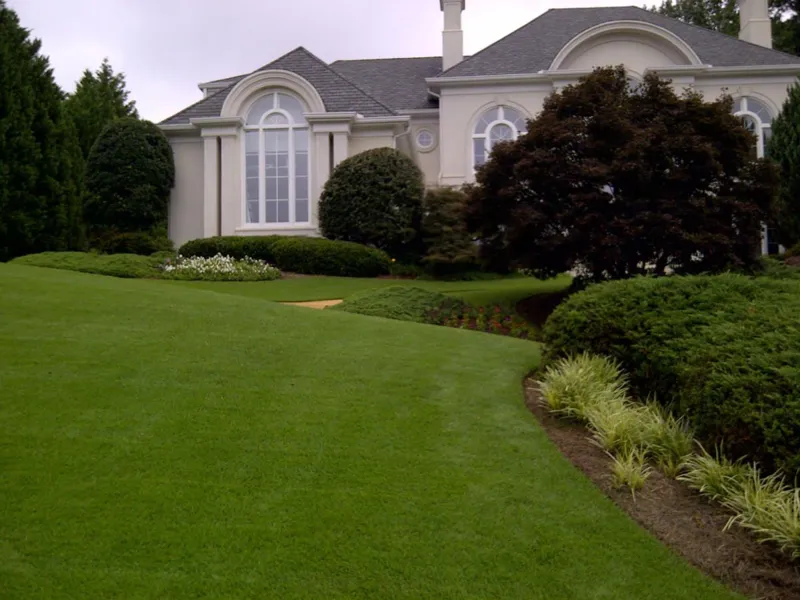 Estate lawn and plantings by 4 Seasons in the North Atlanta metro