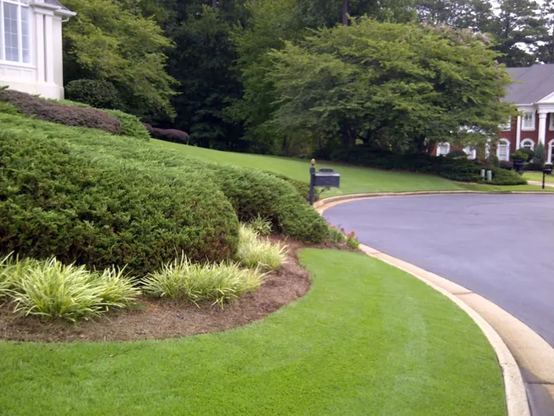 Driveway entry landscaping by 4 Seasons in the North Atlanta metro